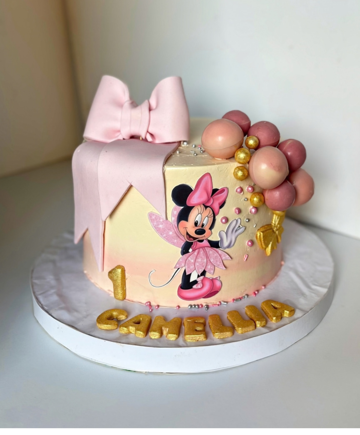Minnie Mousse Themed Cake