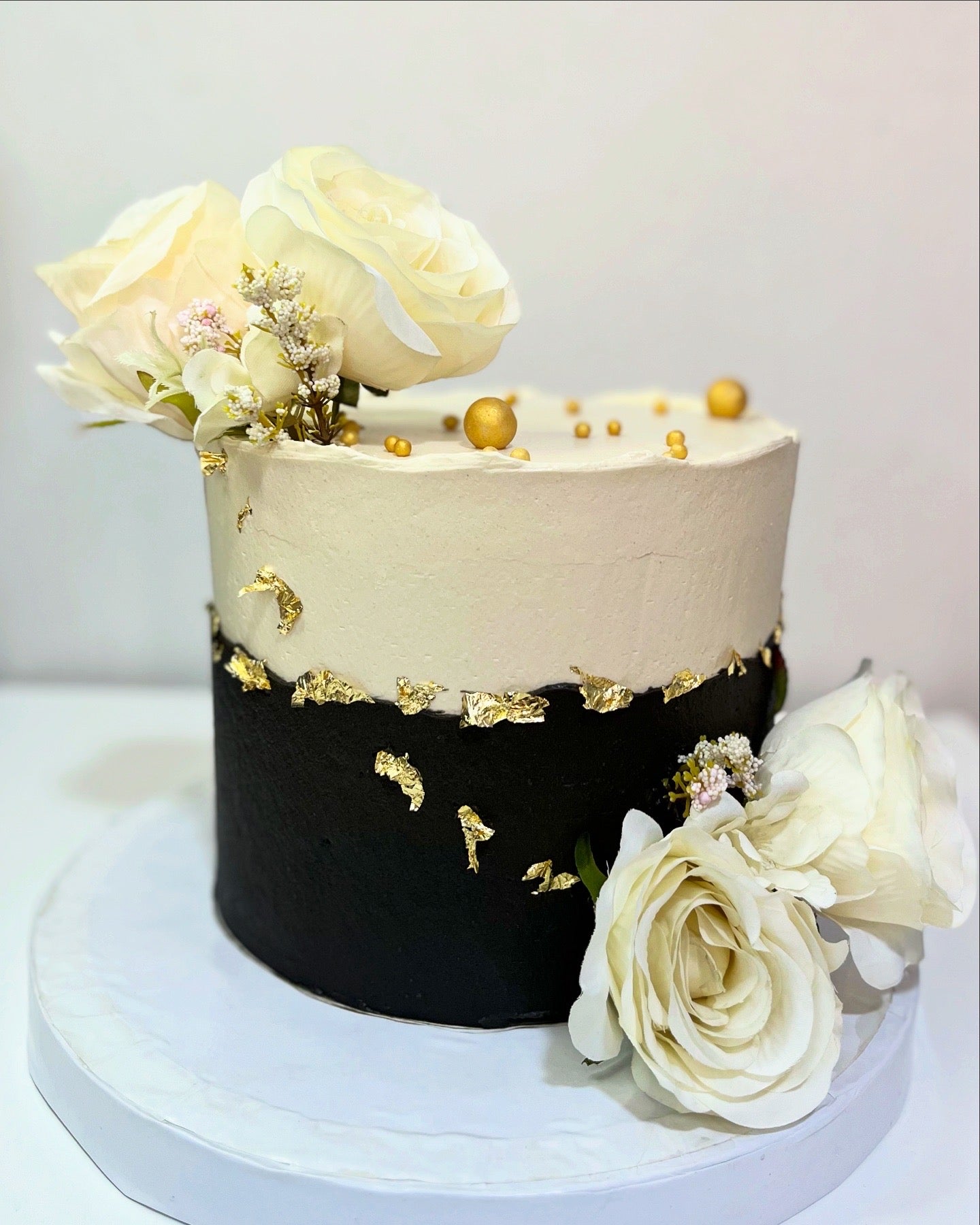 Black & White Floral Cake