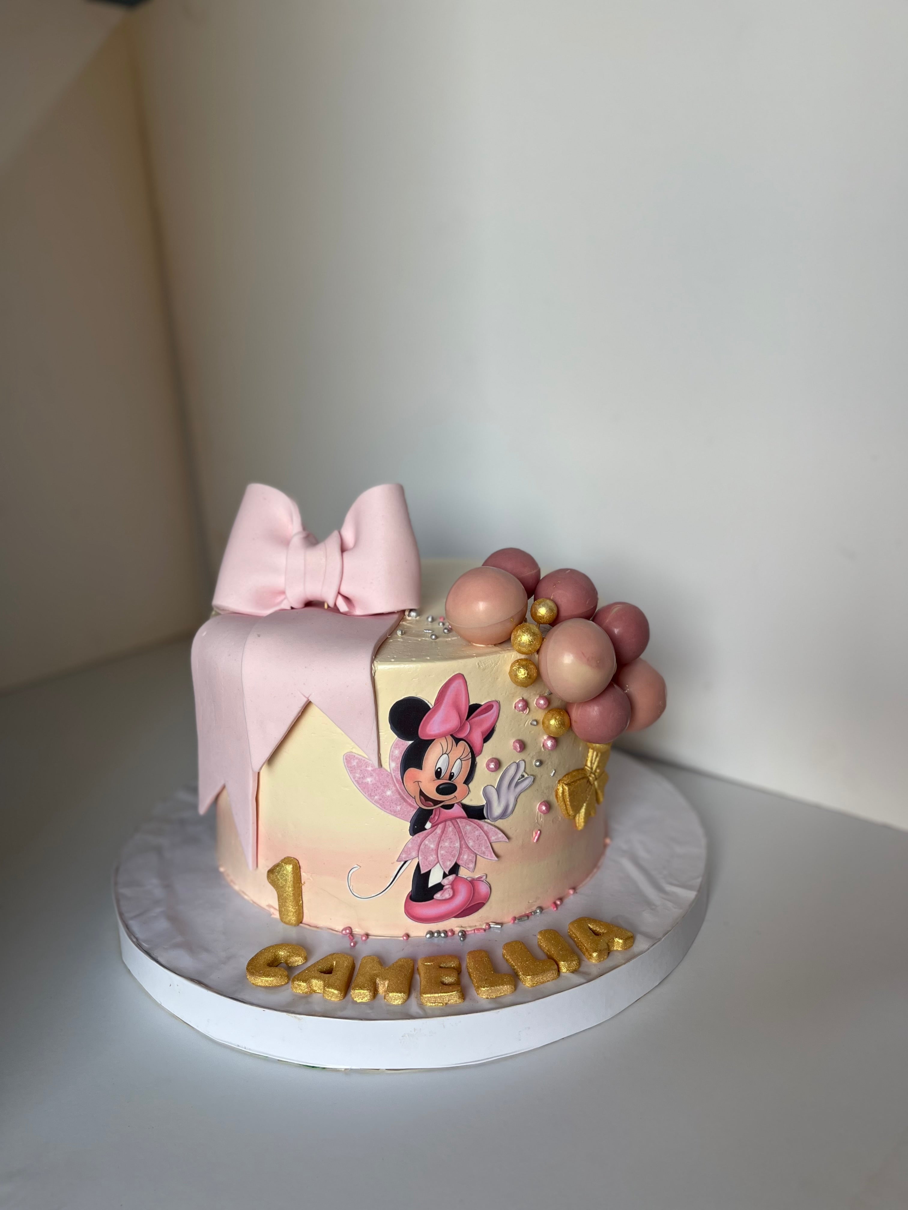 Minnie Mousse Themed Cake